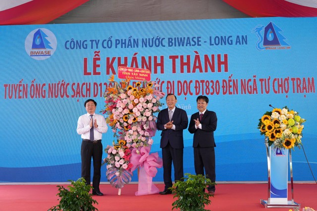 Khánh thành tuyến ống nước sạch D1200 Bến Lức - Ngã 4 Chợ Trạm