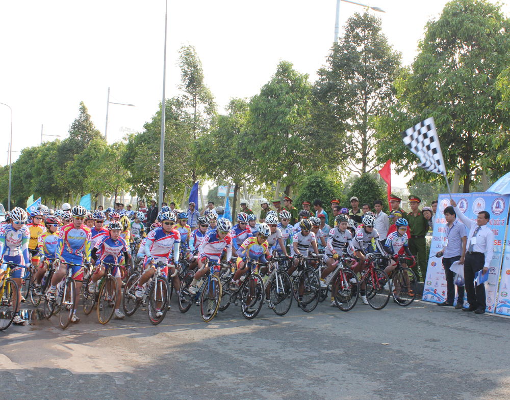 Lễ khai mạc, xuất phát chặng 1 Biwase 2013