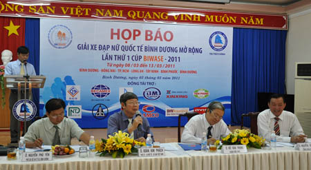 Họp báo Giải xe đạp nữ quốc tế Bình Dương mở rộng lần 1 - 2011 cúp BIWASE