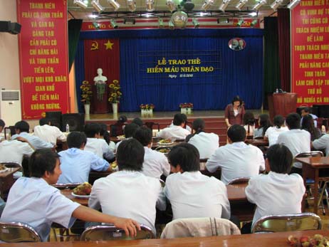 Lễ trao thẻ hiến máu nhân đạo