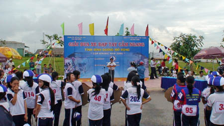 Giải đua xe đạp tay cầm ngang tỉnh Bình Dương mở rộng tranh 