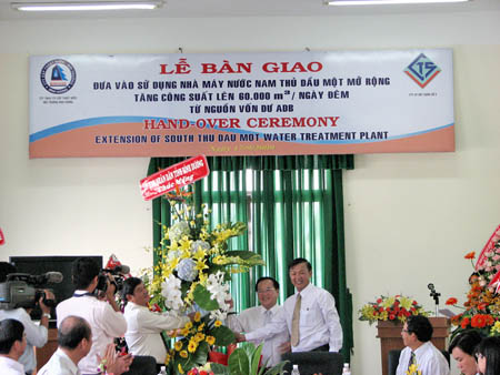 Lễ bàn giao và đưa vào sử dụng Nhà máy nước Nam Thủ Dầu Một Mở rộng
