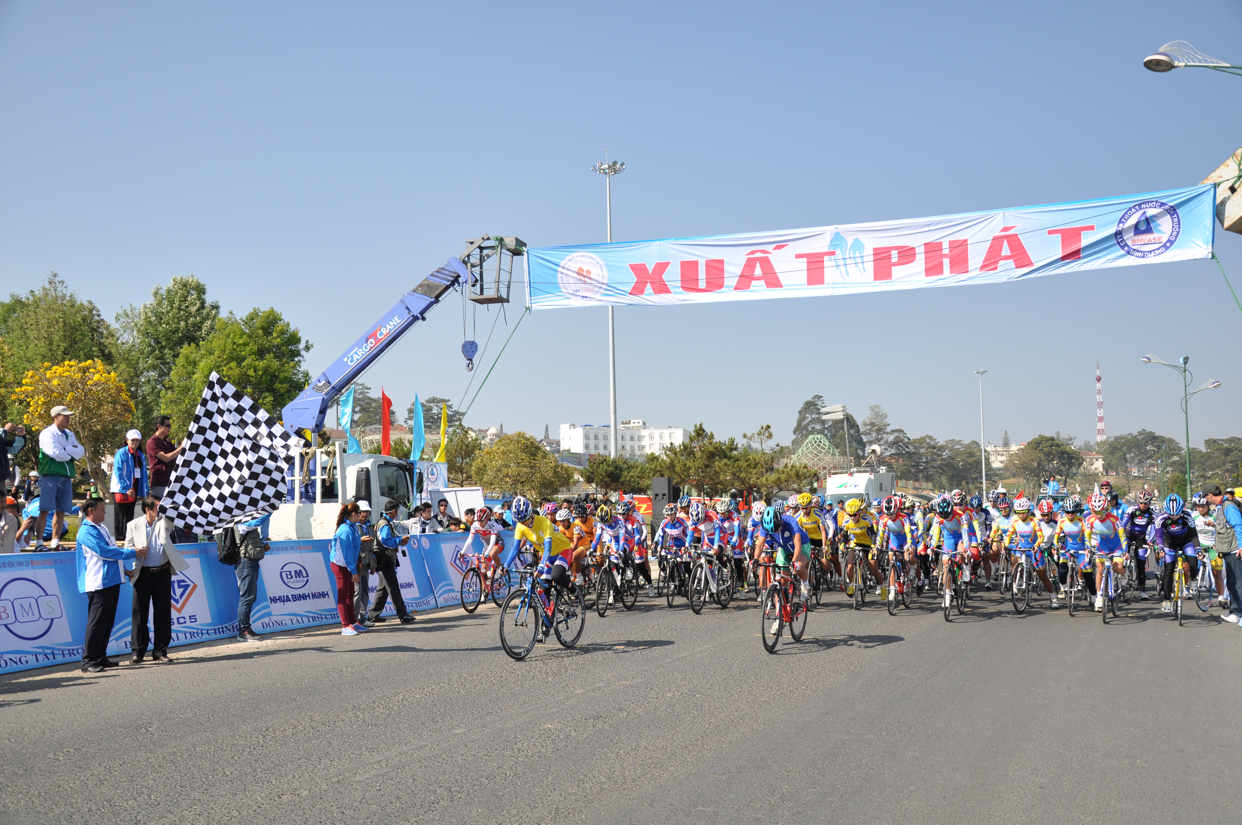 Tường thuật trực tiếp Giải đua xe đạp nữ quốc tế Bình Dương mở rộng tranh cúp BIWASE lần IV - năm 2014 (Chặng 3 ngày 09/03/2014: Vòng quanh Hồ Xuân Hương)