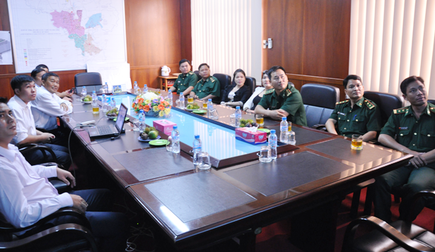 Chiến sỹ đồn biên phòng Đắc Quýt giao lưu với Biwase