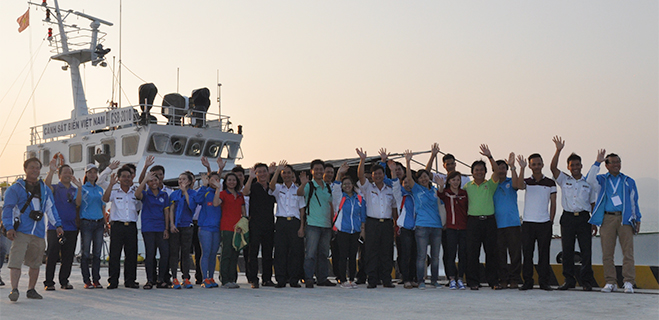 Đoàn đua xe đạp nữ quốc tế Bình Dương mở rộng Cúp BIWASE lần V - Năm 2015 đến giao lưu đơn vị Hải đội 302 vùng cảnh sát biển 3.