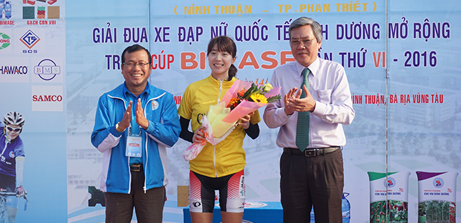 Giải xe đạp nữ quốc tế Bình Dương mở rộng 2016 (chặng 7): Ê kíp Nhật Bản tạo thêm cách biệt.