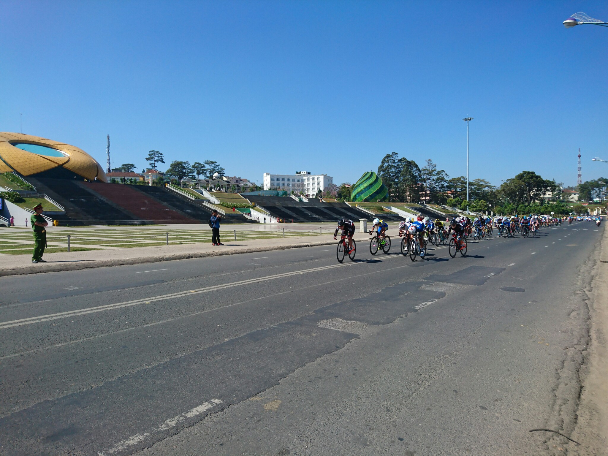 Giải xe đạp nữ quốc tế Bình Dương mở rộng lần thứ VII - Năm 2017: Kết quả giải dọc đường Sprint 1 Chặng 4 - Chạy 10 vòng quanh bờ Hồ Xuân Hương (TP.Đà Lạt) dài 50 km.