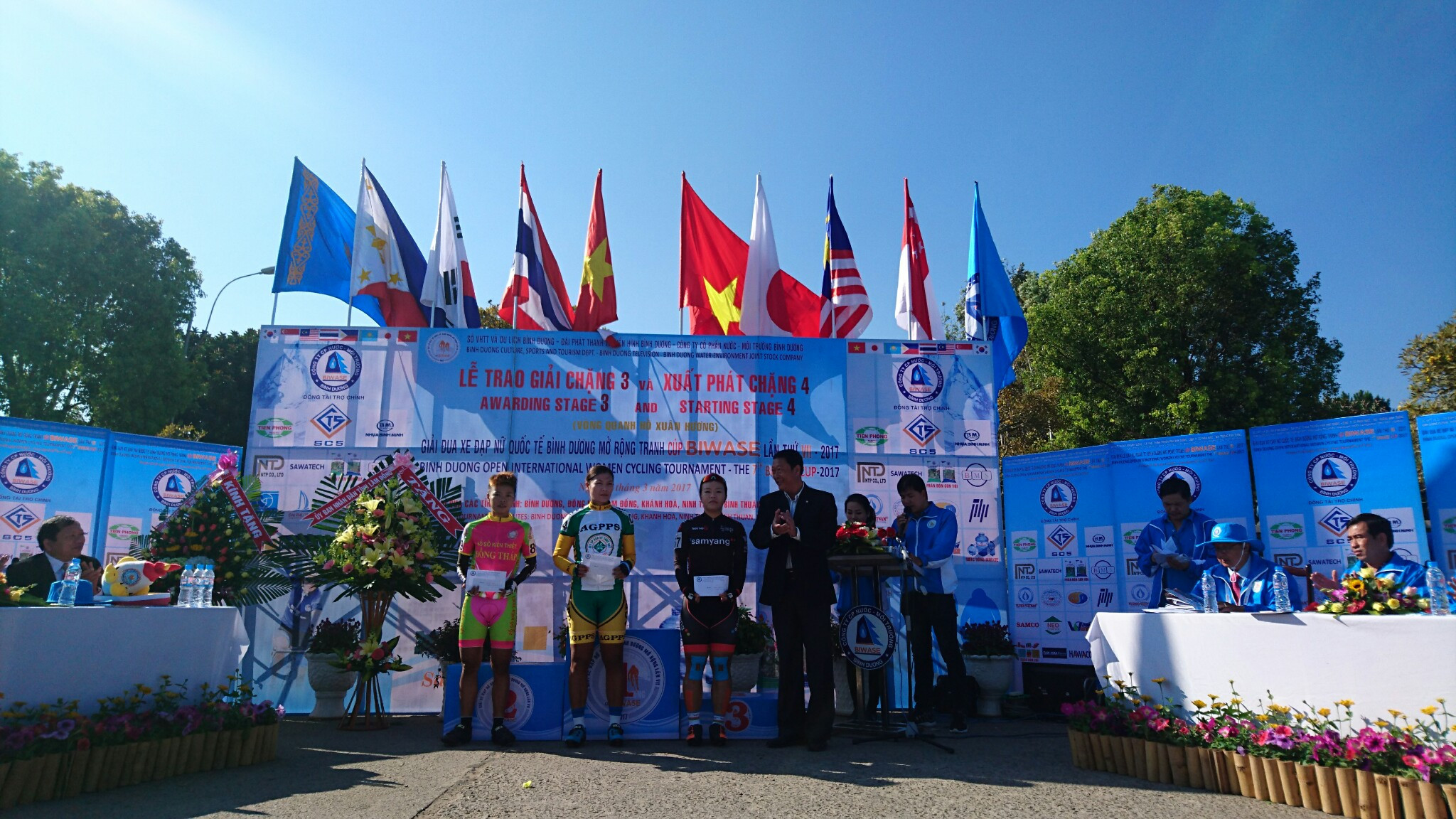 Giải xe đạp nữ quốc tế Bình Dương mở rộng lần thứ VII - Năm 2017: Kết quả giải dọc đường Sprint 2 Chặng 4 - Chạy 10 vòng quanh bờ Hồ Xuân Hương (TP.Đà Lạt) dài 50 km.