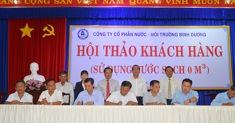 Hội thảo về nước sạch và ký kết hợp đồng thu tiền với khách hàng sử dụng 0m3/tháng