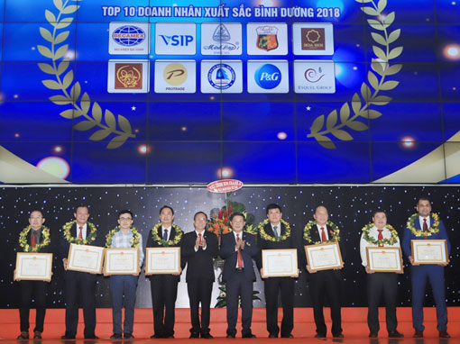 UBND tỉnh: Tuyên dương 112 doanh nghiệp, doanh nhân xuất sắc năm 2018