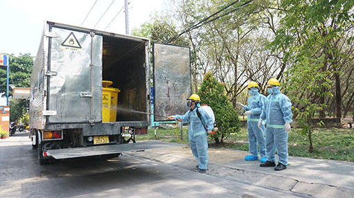 Theo chân “người lính” môi trường thời dịch bệnh