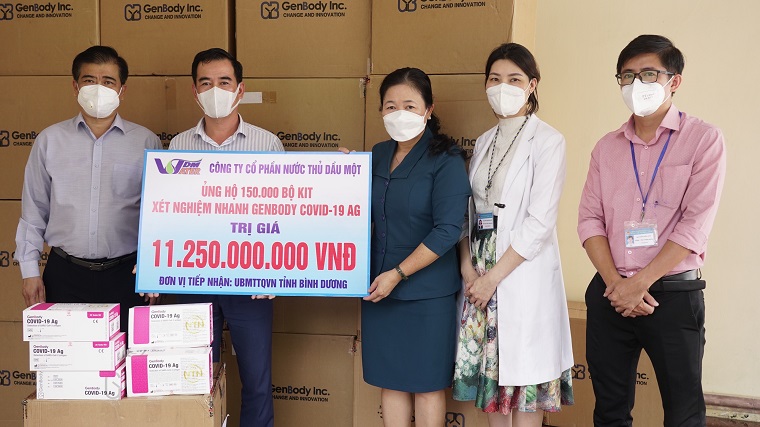 Công ty cổ phần Nước Thủ Dầu Một tặng 150.000 bộ kít xét nghiệm nhanh Covid-19