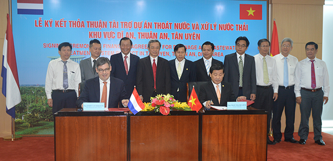Chủ tịch UBND tỉnh Bình Dương và đại diện Chính phủ Hà Lan ký thỏa thuận tài trợ dự án xử nước thải khu vực Dĩ An, Thuận An, Tân Uyên