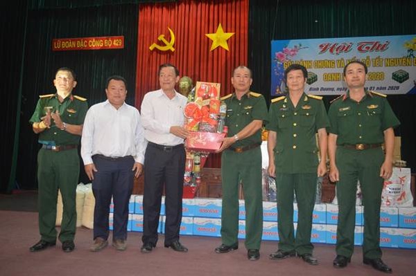 Công ty Biwase thăm, chúc tết lữ đoàn Đặc công bộ 429 anh hùng